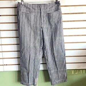 Liz Claiborne cotton striped capris 12